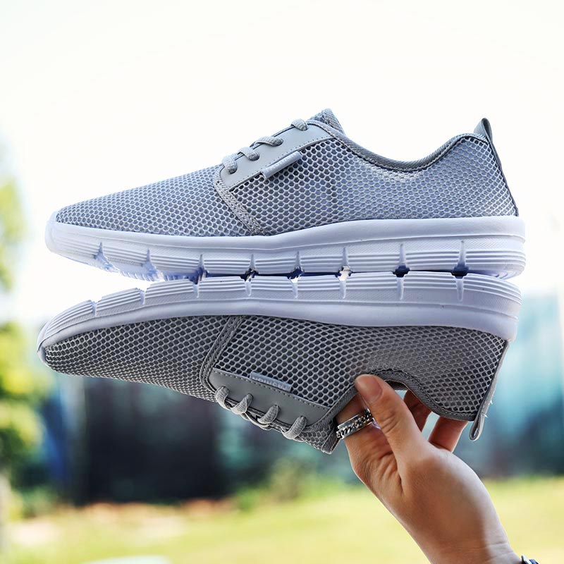 Streetwear Brand With White Flowers - Sepatu kets olahraga ukuran besar pria